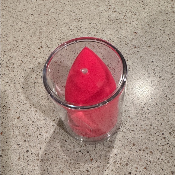 Beautyblender Vibrant Pink Blending Sponge - Picture 4 of 4